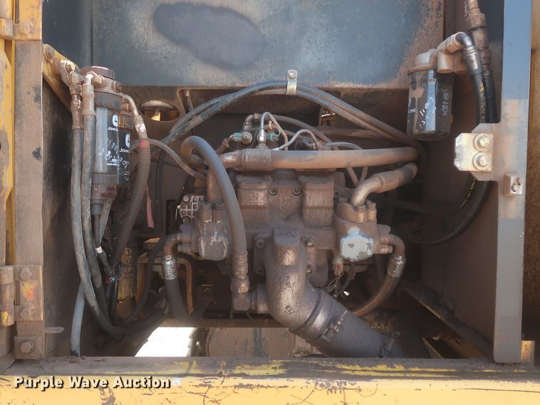 image for item DJ1904 2007 John Deere 240DLC  excavator