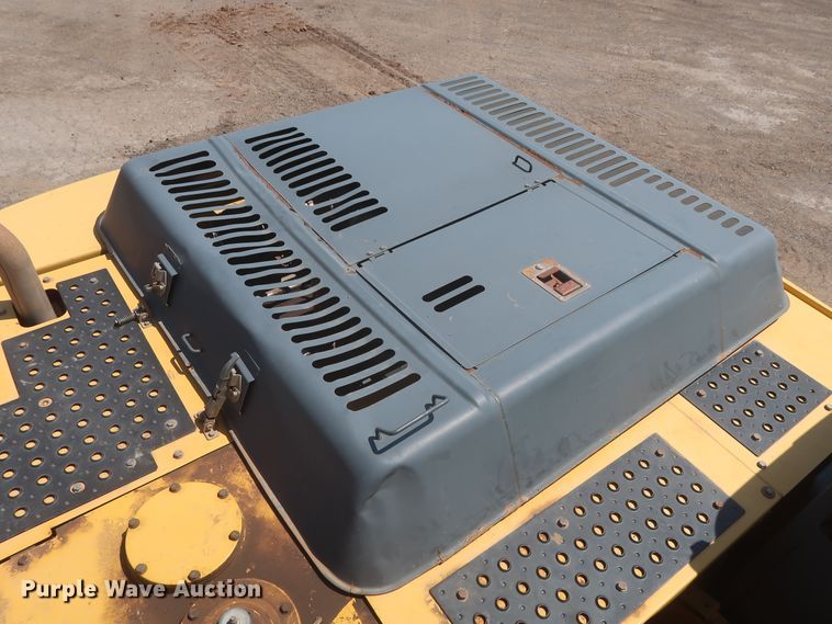 image for item DJ1904 2007 John Deere 240DLC  excavator