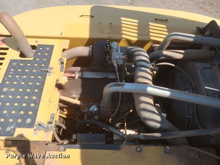 image for item DJ1904 2007 John Deere 240DLC  excavator