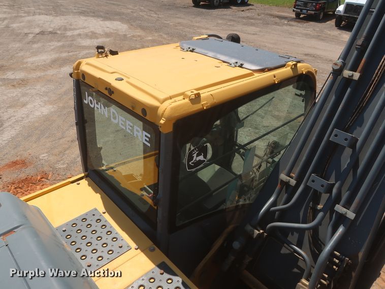 image for item DJ1904 2007 John Deere 240DLC  excavator