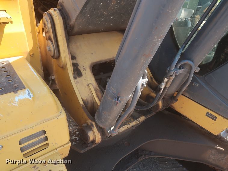 image for item DJ1904 2007 John Deere 240DLC  excavator