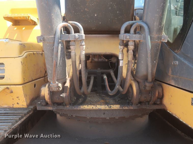 image for item DJ1904 2007 John Deere 240DLC  excavator