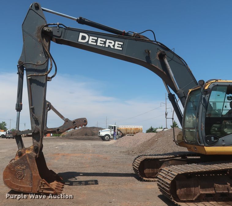 image for item DJ1904 2007 John Deere 240DLC  excavator