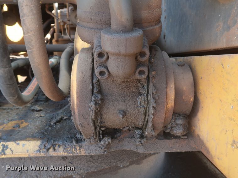 image for item DJ1904 2007 John Deere 240DLC  excavator