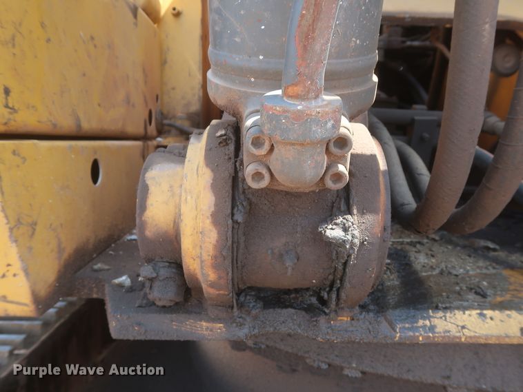 image for item DJ1904 2007 John Deere 240DLC  excavator