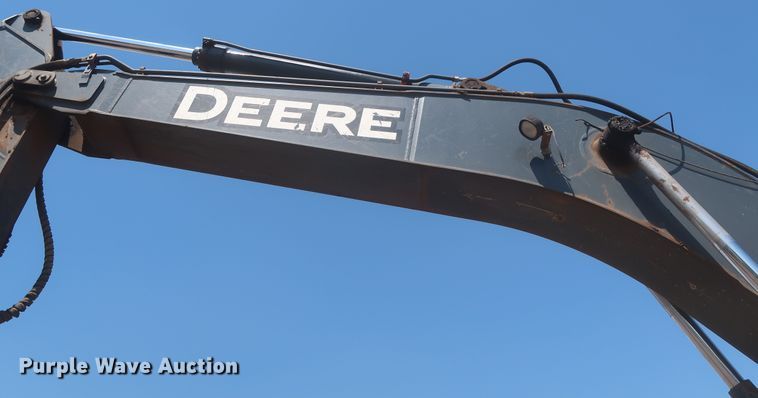 image for item DJ1904 2007 John Deere 240DLC  excavator