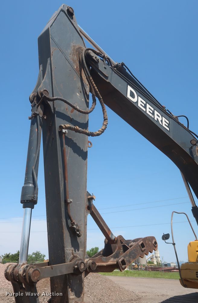 image for item DJ1904 2007 John Deere 240DLC  excavator