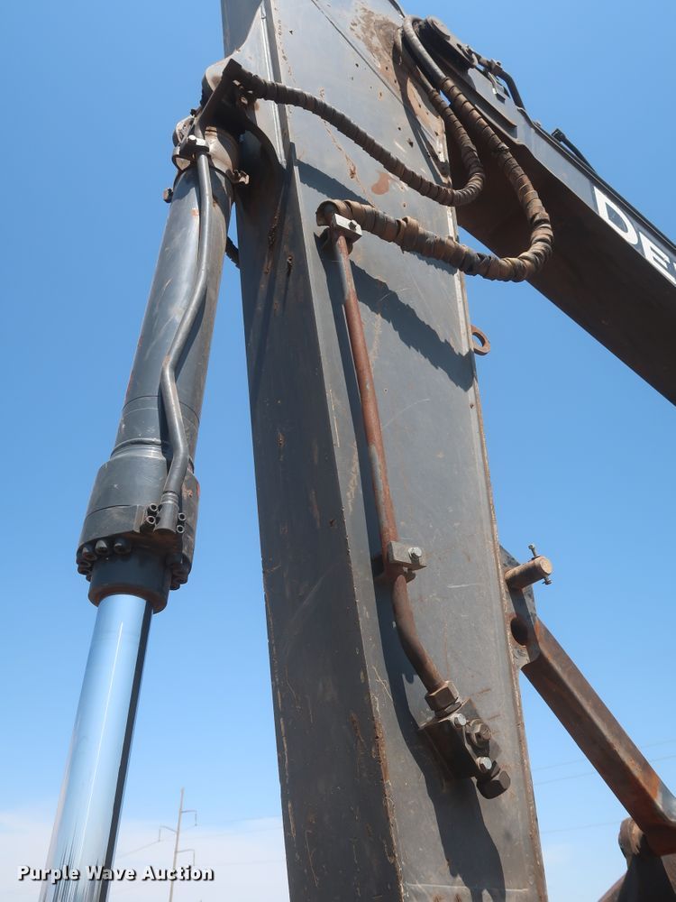 image for item DJ1904 2007 John Deere 240DLC  excavator