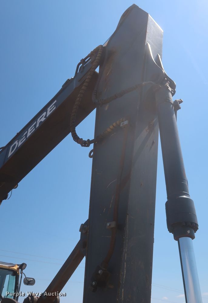 image for item DJ1904 2007 John Deere 240DLC  excavator