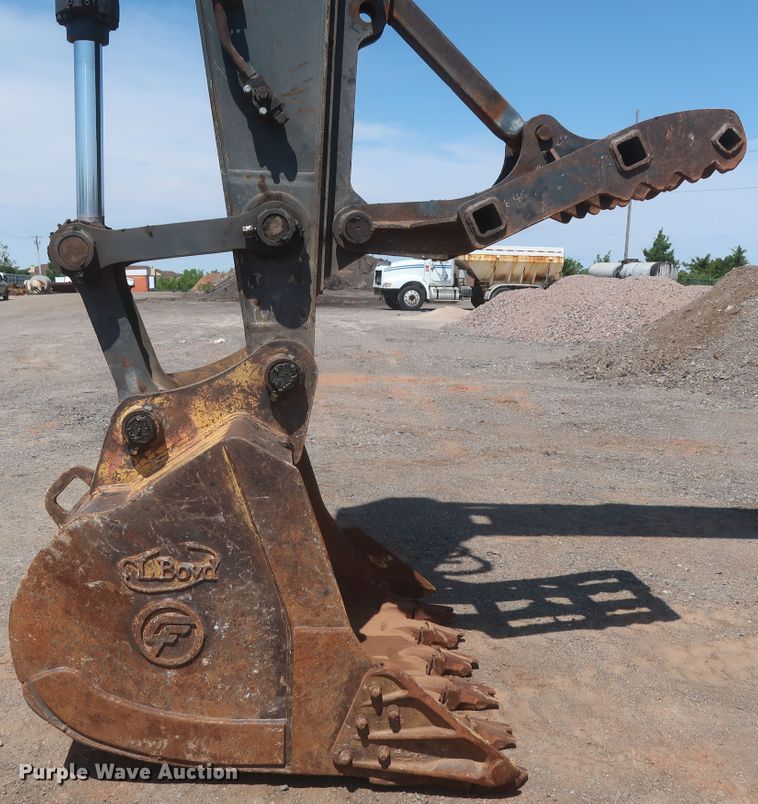 image for item DJ1904 2007 John Deere 240DLC  excavator