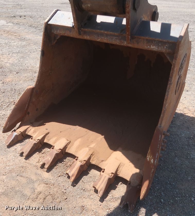 image for item DJ1904 2007 John Deere 240DLC  excavator