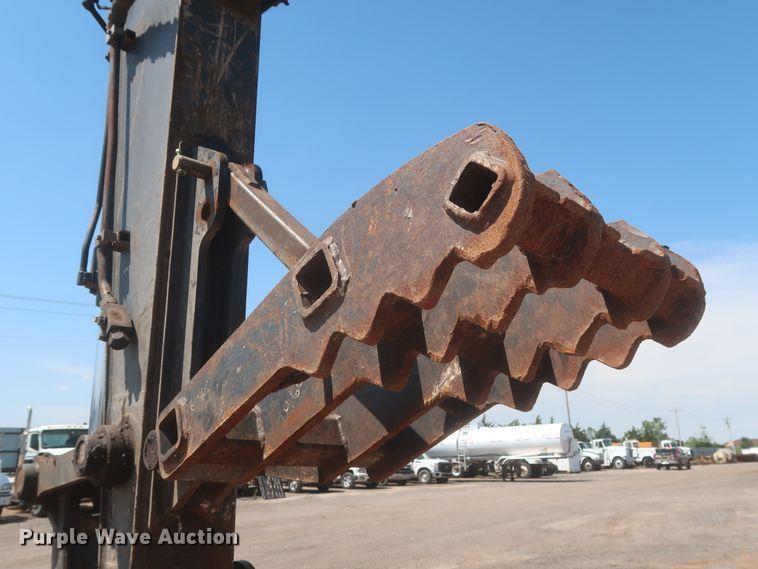 image for item DJ1904 2007 John Deere 240DLC  excavator