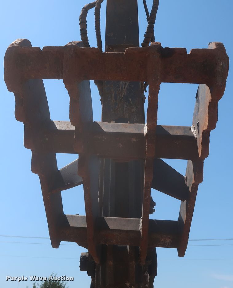 image for item DJ1904 2007 John Deere 240DLC  excavator