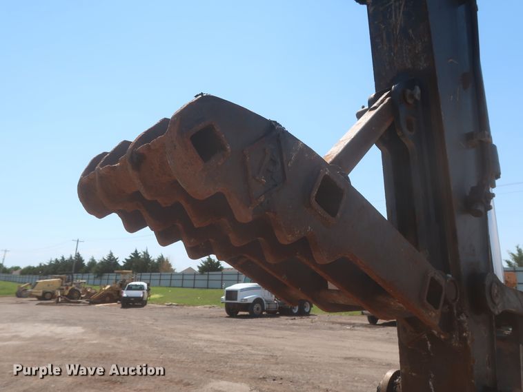 image for item DJ1904 2007 John Deere 240DLC  excavator