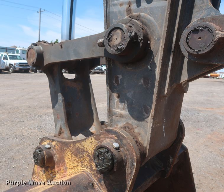 image for item DJ1904 2007 John Deere 240DLC  excavator