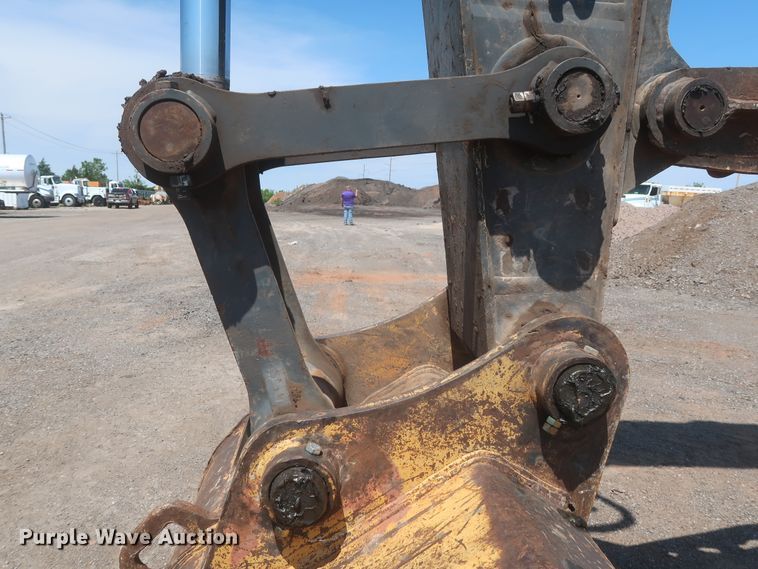 image for item DJ1904 2007 John Deere 240DLC  excavator