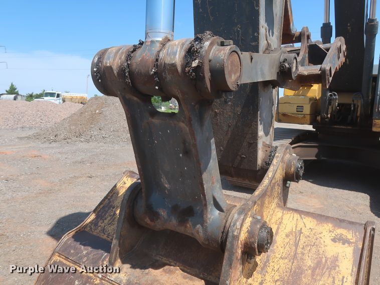 image for item DJ1904 2007 John Deere 240DLC  excavator