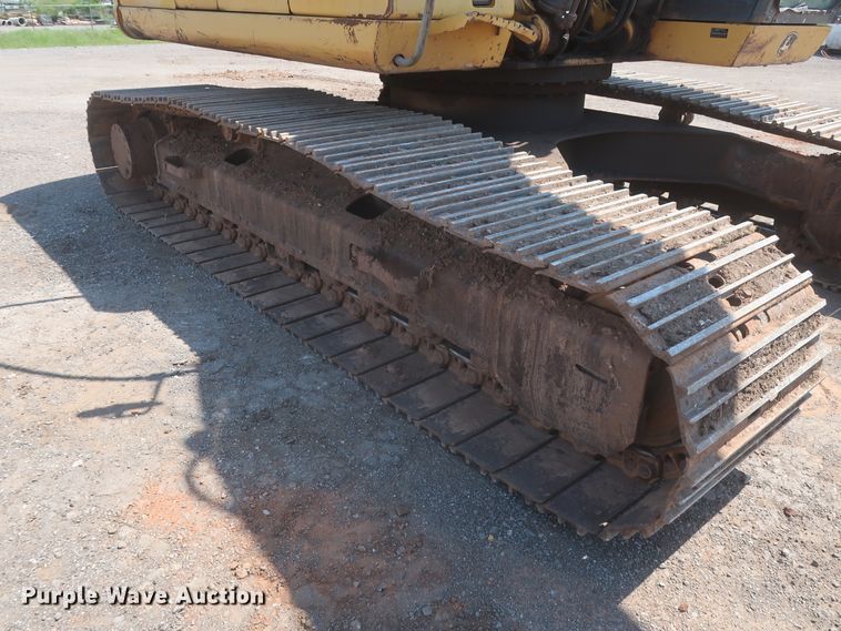 image for item DJ1904 2007 John Deere 240DLC  excavator