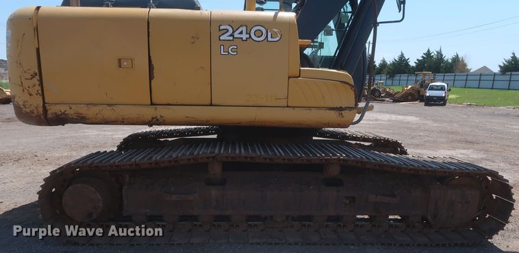 image for item DJ1904 2007 John Deere 240DLC  excavator