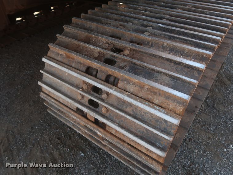 image for item DJ1904 2007 John Deere 240DLC  excavator