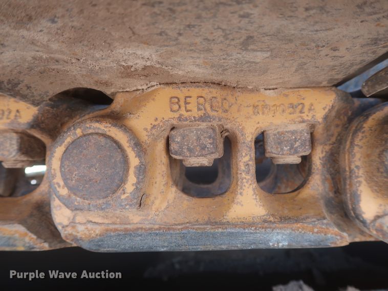 image for item DJ1904 2007 John Deere 240DLC  excavator