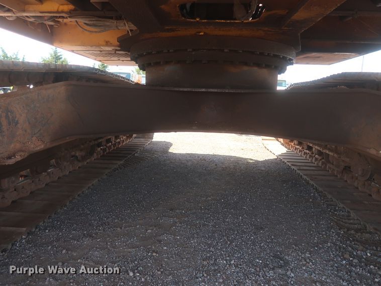 image for item DJ1904 2007 John Deere 240DLC  excavator