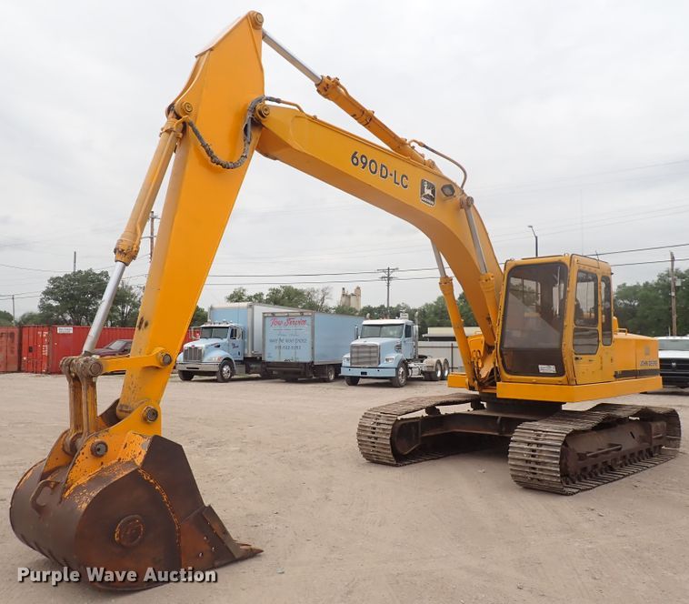 image for item DJ5672 1991 John Deere 690D-LC  excavator