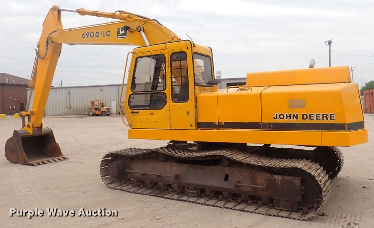 image for item DJ5672 1991 John Deere 690D-LC  excavator