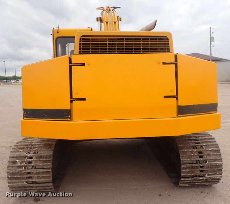 image for item DJ5672 1991 John Deere 690D-LC  excavator