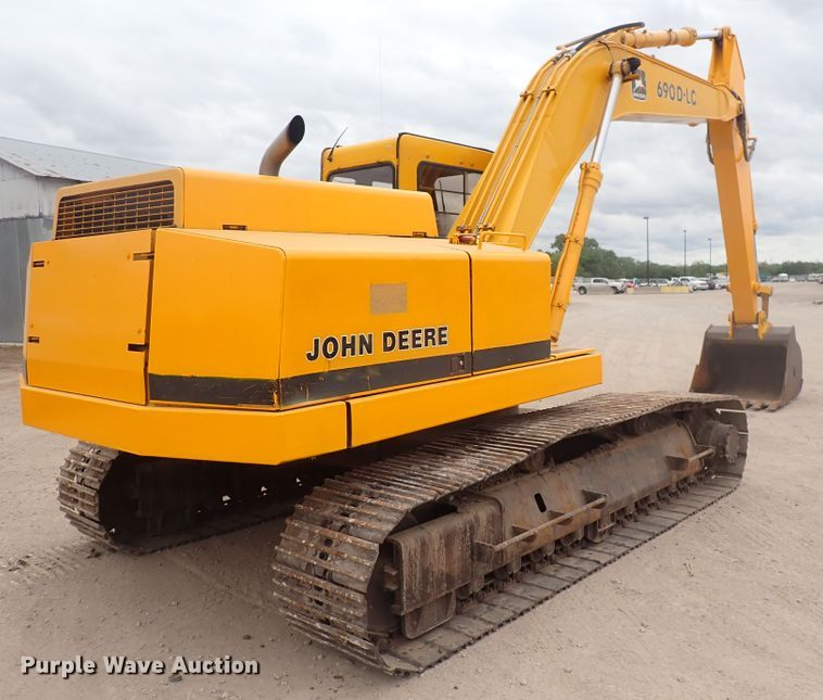 image for item DJ5672 1991 John Deere 690D-LC  excavator