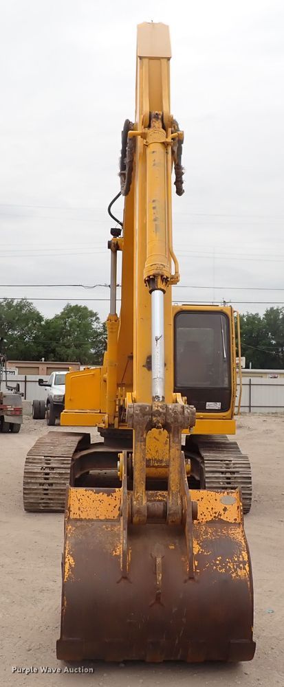 image for item DJ5672 1991 John Deere 690D-LC  excavator