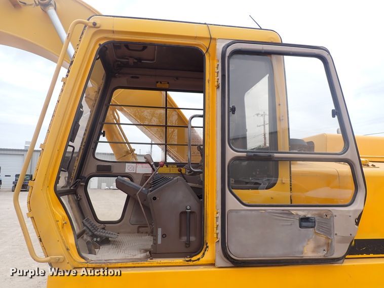 image for item DJ5672 1991 John Deere 690D-LC  excavator