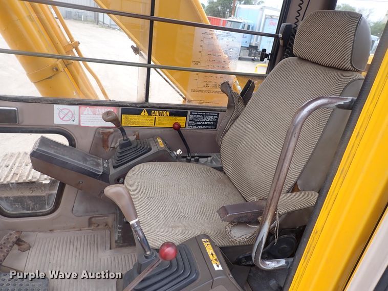 image for item DJ5672 1991 John Deere 690D-LC  excavator