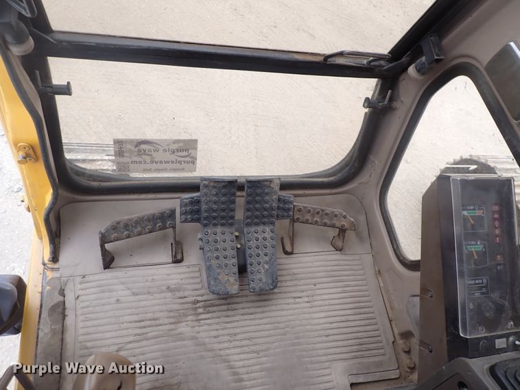 image for item DJ5672 1991 John Deere 690D-LC  excavator