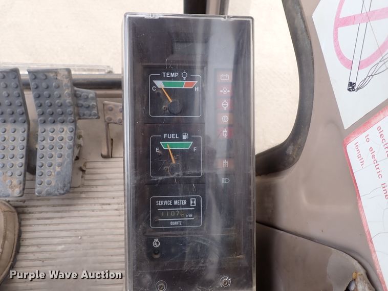 image for item DJ5672 1991 John Deere 690D-LC  excavator