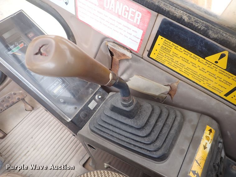 image for item DJ5672 1991 John Deere 690D-LC  excavator