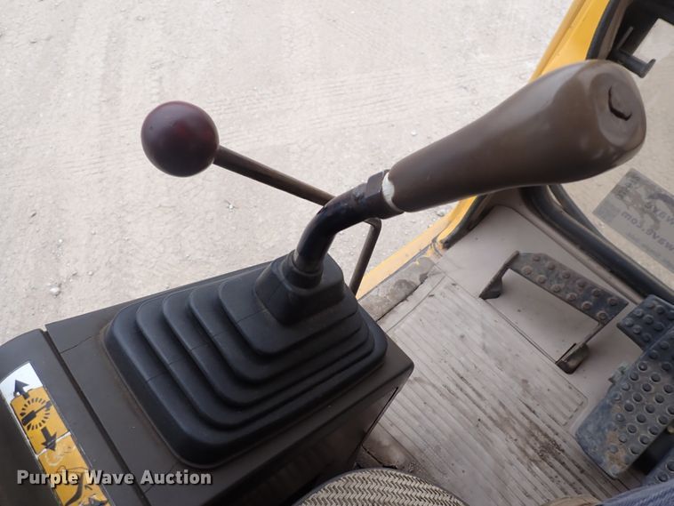 image for item DJ5672 1991 John Deere 690D-LC  excavator