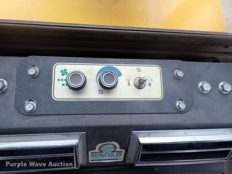 image for item DJ5672 1991 John Deere 690D-LC  excavator