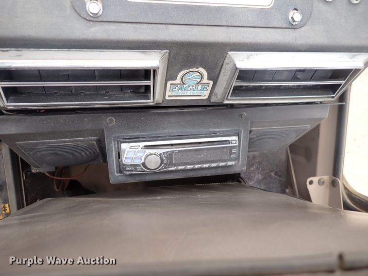 image for item DJ5672 1991 John Deere 690D-LC  excavator