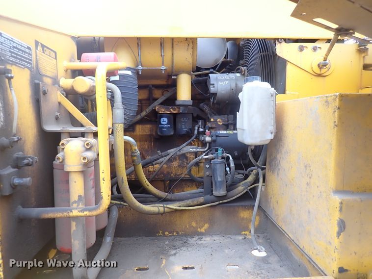 image for item DJ5672 1991 John Deere 690D-LC  excavator