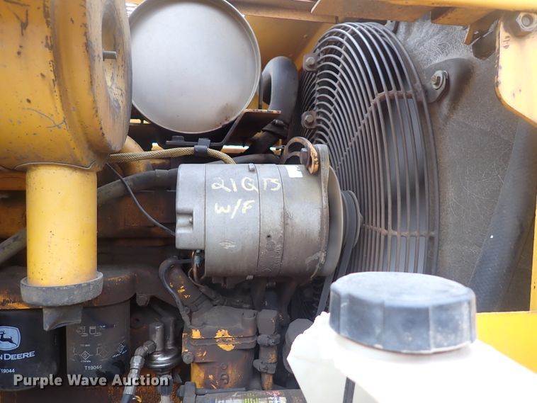 image for item DJ5672 1991 John Deere 690D-LC  excavator