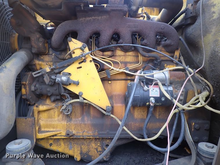 image for item DJ5672 1991 John Deere 690D-LC  excavator