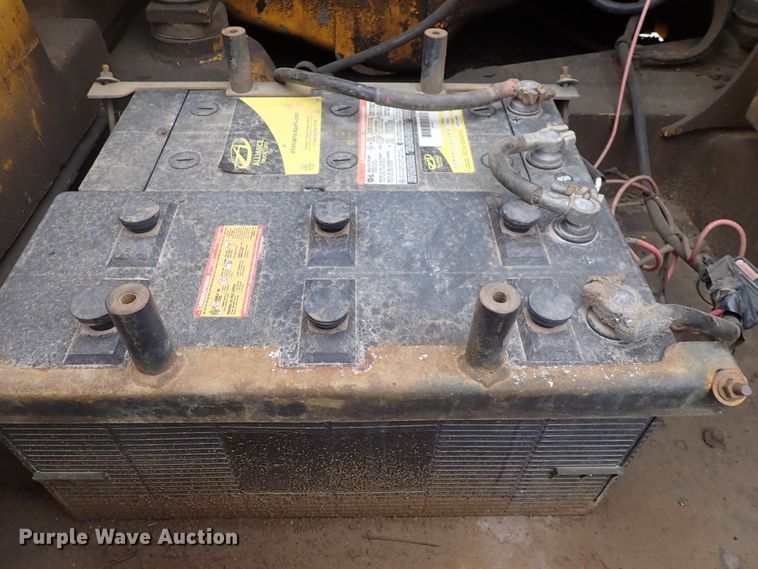 image for item DJ5672 1991 John Deere 690D-LC  excavator