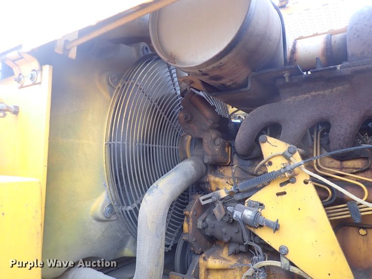 image for item DJ5672 1991 John Deere 690D-LC  excavator