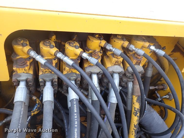 image for item DJ5672 1991 John Deere 690D-LC  excavator