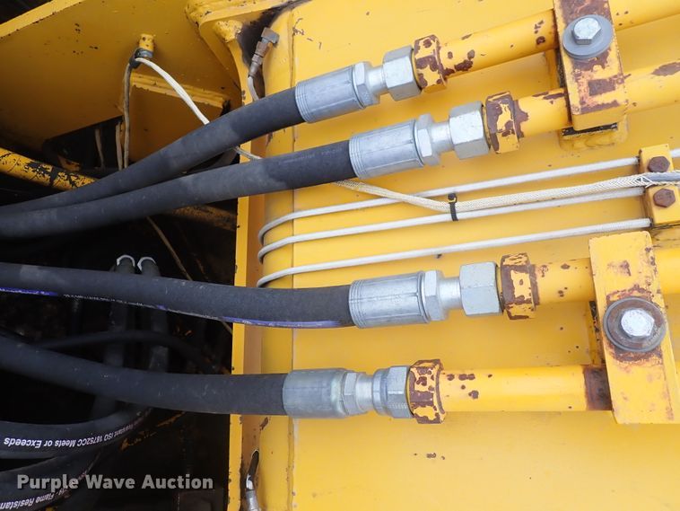 image for item DJ5672 1991 John Deere 690D-LC  excavator