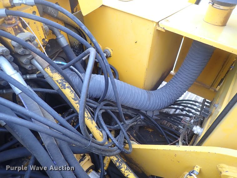 image for item DJ5672 1991 John Deere 690D-LC  excavator