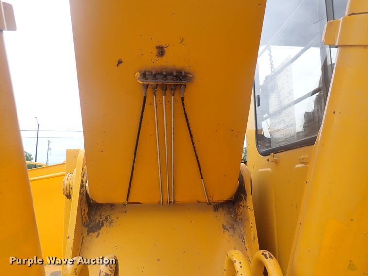 image for item DJ5672 1991 John Deere 690D-LC  excavator