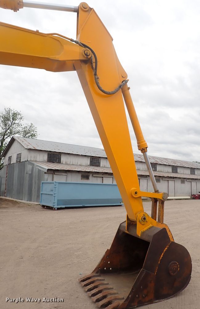 image for item DJ5672 1991 John Deere 690D-LC  excavator