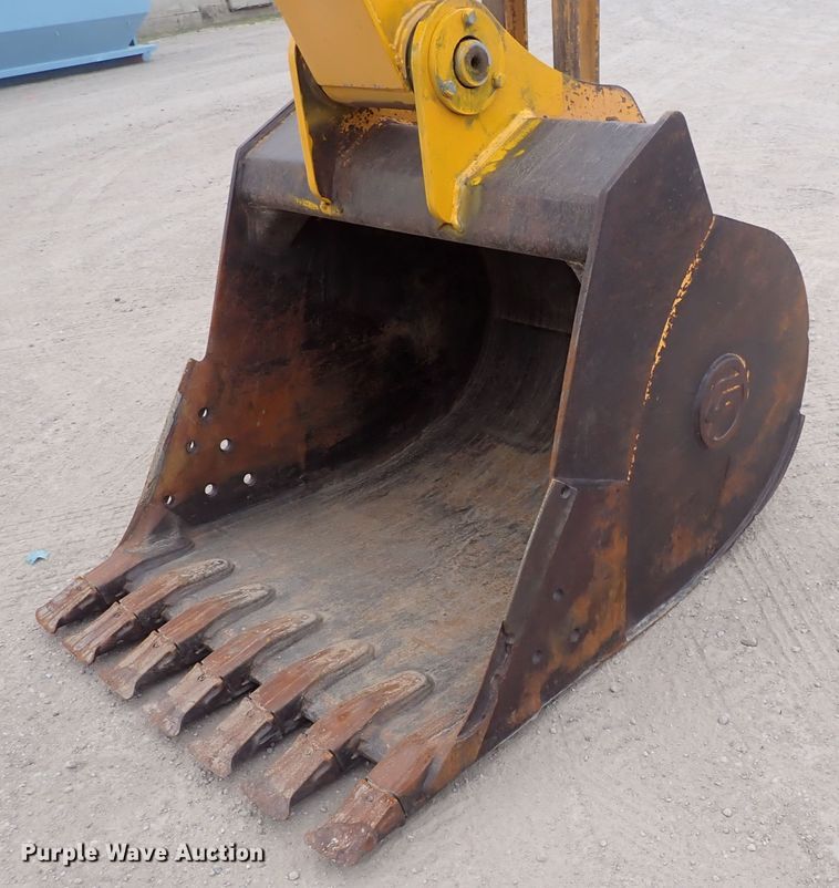 image for item DJ5672 1991 John Deere 690D-LC  excavator